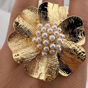 Zara Elegant Gold Flower Ring with Pearls